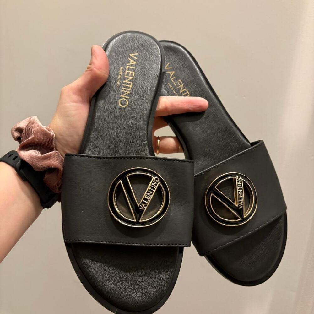 VALENTINO $388 sandals leather size 9  - like new